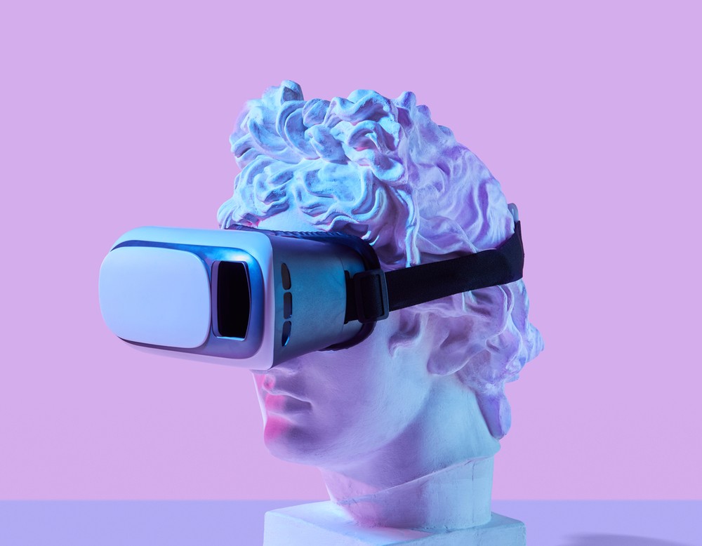 Symbolbild für den Blog Kultur bewegt 
Bildunterschrift:Plaster statue head wearing in virtual reality 3d glasses. By Yaroslav Danylchenko