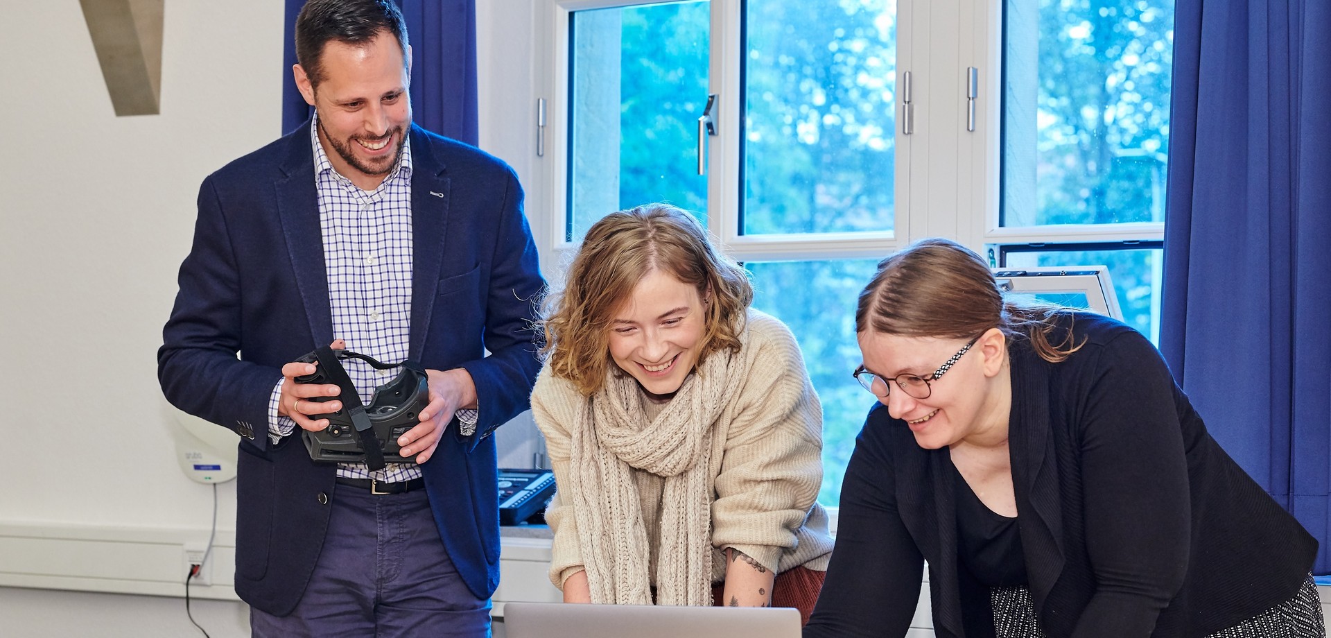 Symbolbild das für die Mitglieder des Digitalteams steht
Bildunterschrift: People communicating on digitaliziation by LWL-MZW