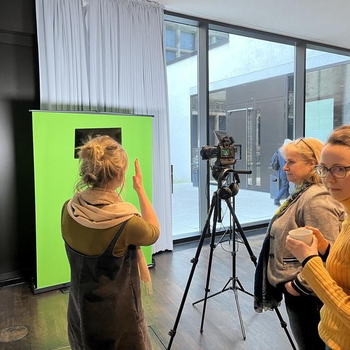 Schulungssituation zum Thema Content Creation im LWL-Museum für Kunst und Kultur. (vergrößerte Bildansicht wird geöffnet)